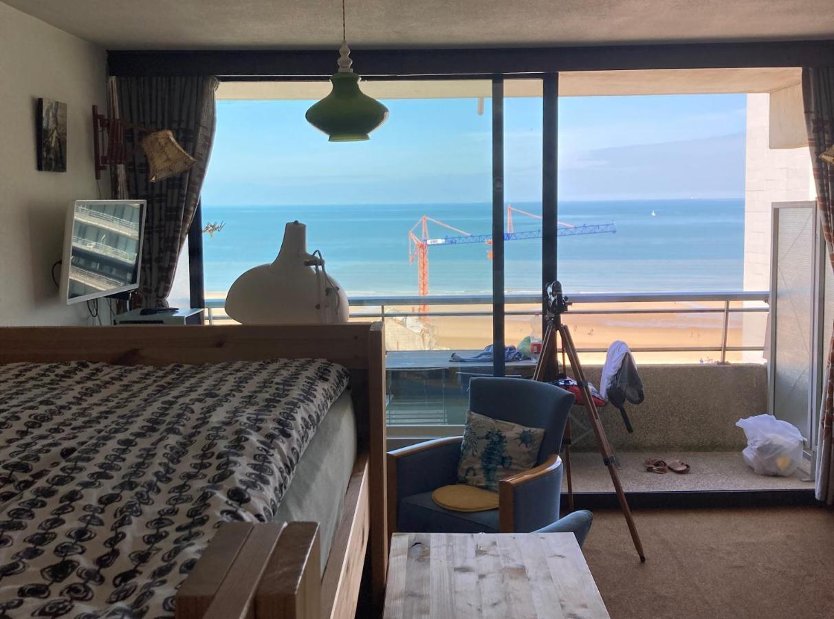 Tiny Apt W/ Balcony And Seaview, Even Out Of Your Bed ! Остенде Экстерьер фото